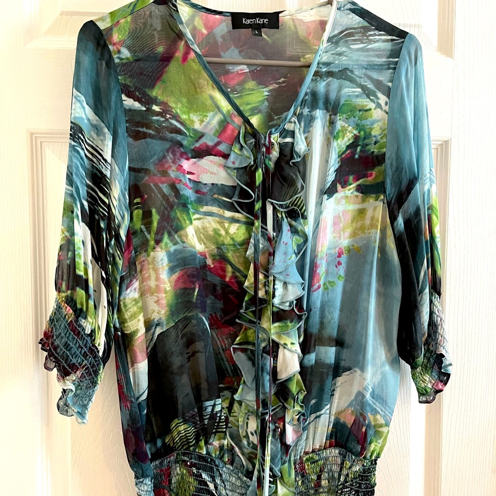 See-through short-sleeve, stretchy bottom and sleeve ends